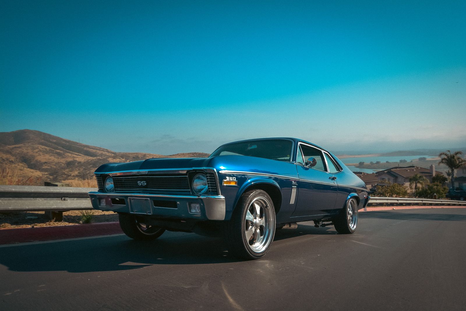 Front three-quarter view of a blue classic muscle car